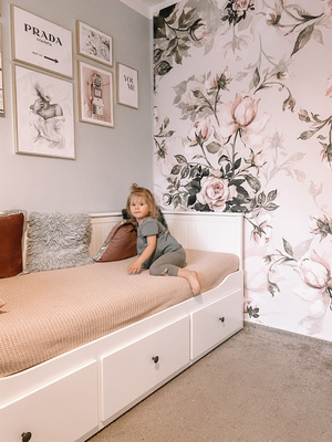 Photowall tapete Gelassenheit unter duftenden Rosen