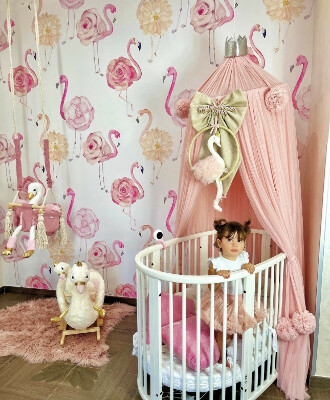 Bildtapete Flamingos, die in wilden Blumen waten