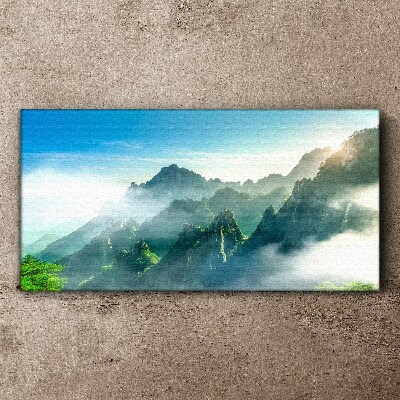 Foto auf leinwand Berglandschaft an einem nebligen Morgen