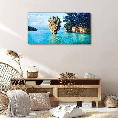 Foto auf leinwand Eine ruhige Bucht mit einem hohen Felsen