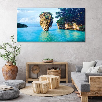 Foto auf leinwand Eine ruhige Bucht mit einem hohen Felsen