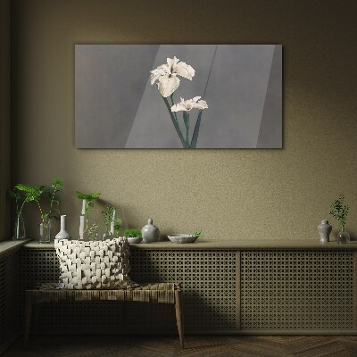 Glasbild Weiße Schwertlilien auf grauem Hintergrund