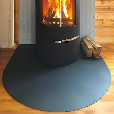 Halbovale Vorlegeplatte für Kaminöfen aus Schwarzblech