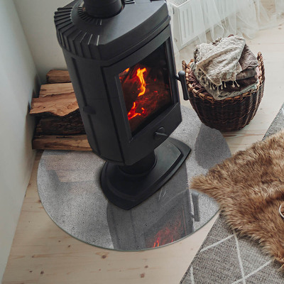 Runde Kamin Glasplatte Rohbetonstruktur