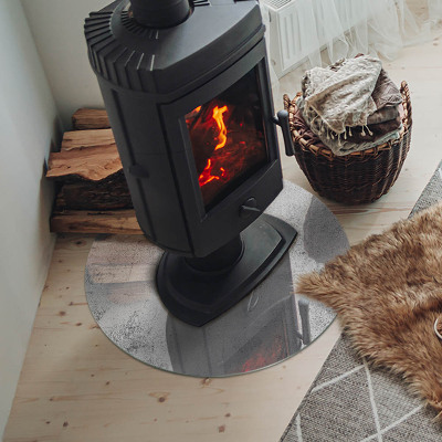 Runde Kamin Glasplatte Rohbetonstruktur