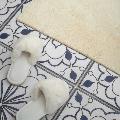 Quadratische wandpaneel selbstklebend Keramik-inspiriertes Blumenmuster