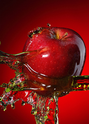 Rollo Roter Apfel im Wasser