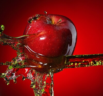 Rollo Roter Apfel im Wasser