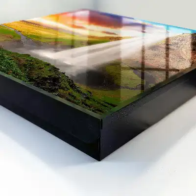 Eine atemberaubende Landschaft mit viel Grün im Hintergrund