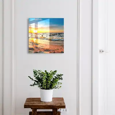 Sonnenuntergang über dem Meer mit einem Strand