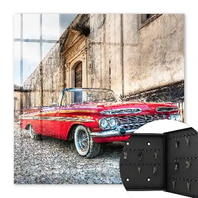 Retro-Auto vor architektonischem Hintergrund