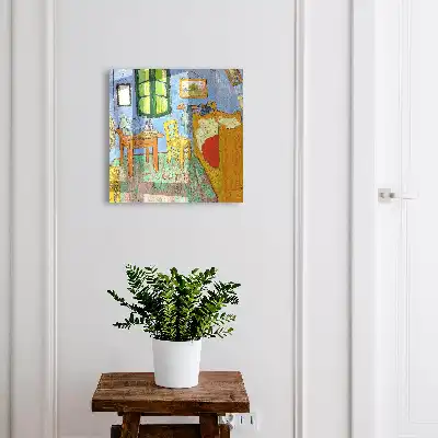 Gemütliches Zimmer mit Holzmöbeln