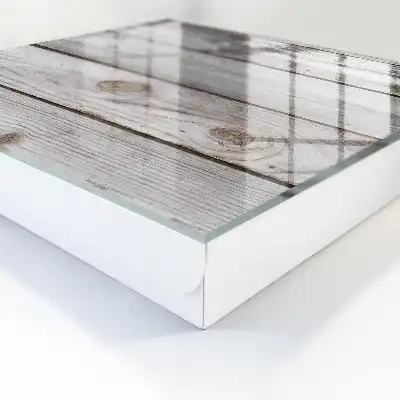 Die Holzstruktur schafft eine gemütliche Atmosphäre.