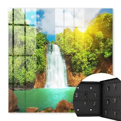 Tropischer grüner Wasserfall