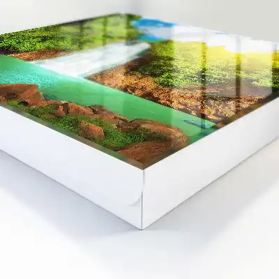 Tropischer grüner Wasserfall