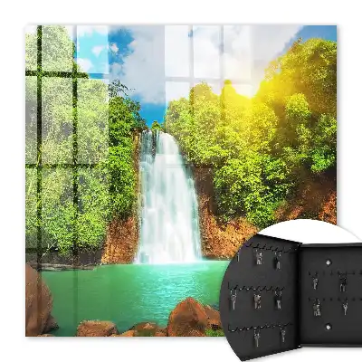 Tropischer grüner Wasserfall