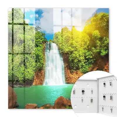 Tropischer grüner Wasserfall
