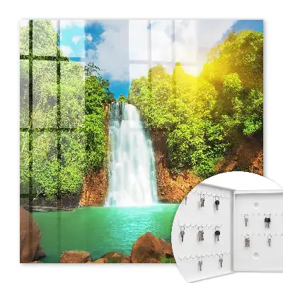 Tropischer grüner Wasserfall