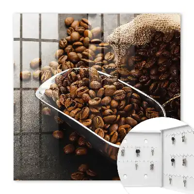 Kaffeebohnen in einer Metallkelle