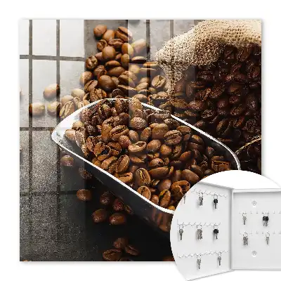 Kaffeebohnen in einer Metallkelle