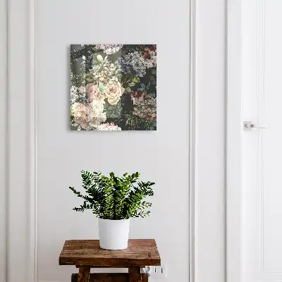 Blumenmuster auf dunklem Hintergrund
