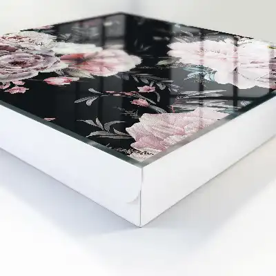 Floraler Charme vor dunklem Hintergrund