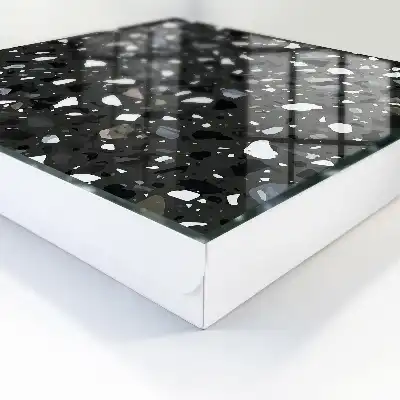 Stilvolles Mosaik in Grautönen