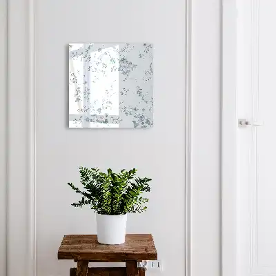 Botanische Blüten vor hellem Hintergrund
