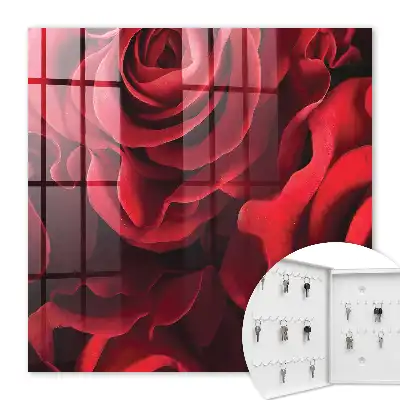 Rote Rosen beleben den Innenraum