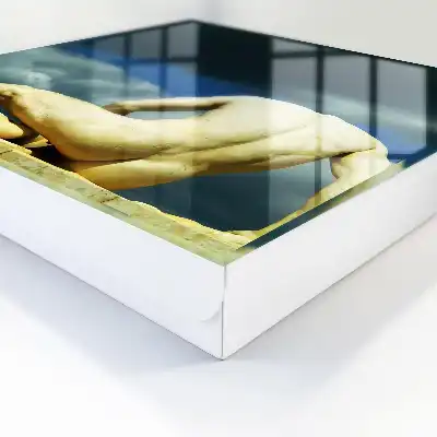 Klassische Eleganz vor Wolkenhintergrund