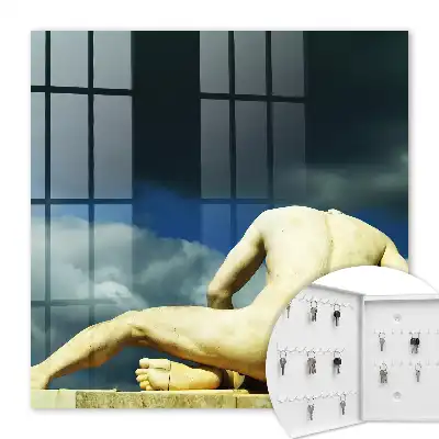 Klassische Eleganz vor Wolkenhintergrund