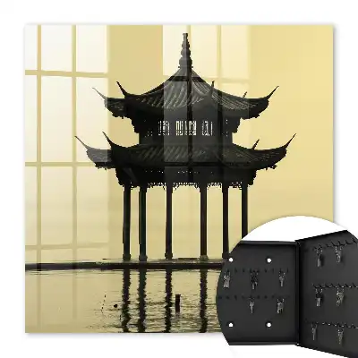 Pavillon im Wasser in ruhigen Schatten