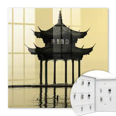 Pavillon im Wasser in ruhigen Schatten