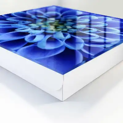 Eine blaue Blume spiralförmig