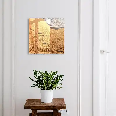Die Ruhe des Strandes und die Meereswellen