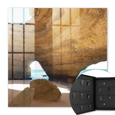 Meereshöhle mit blauem Meer