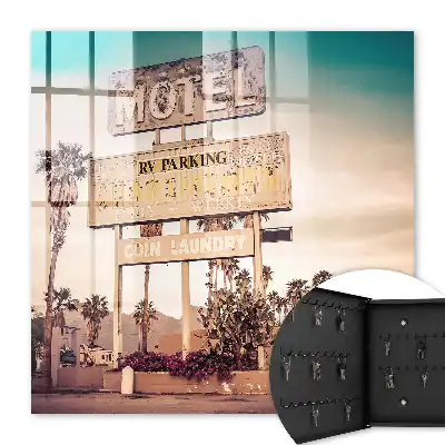 Retro-Motel mit Palmen im Hintergrund