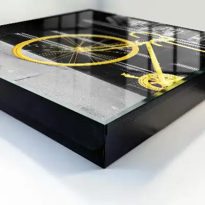 Gelbes Fahrrad vor schwarz-weißem Hintergrund