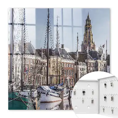Segel auf dem Wasser sind ein Turm