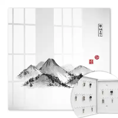 Japanische Berge mit roten Akzenten