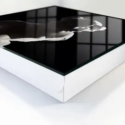 Subtile Skulptur aus Licht und Schatten