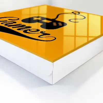 Gamepad und orangefarbene Beschriftung