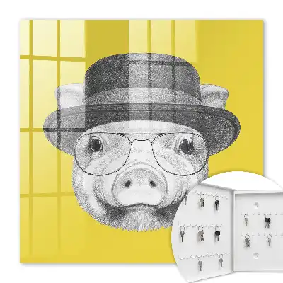 Im Hintergrund ein fröhliches gelbes Schwein.