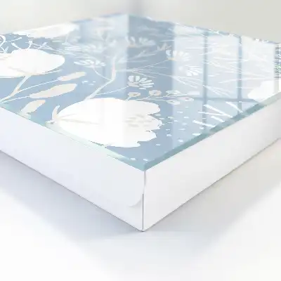 Pflanzenmotive auf blauem Hintergrund