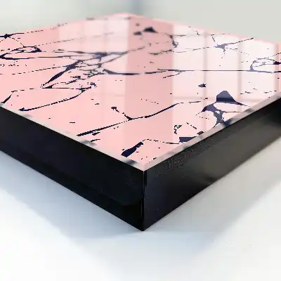 Marmormosaik mit schwarzen Linien