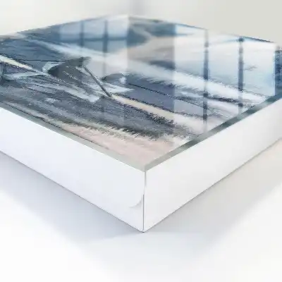 Die Stille des Nebels drückte sich ins Wasser