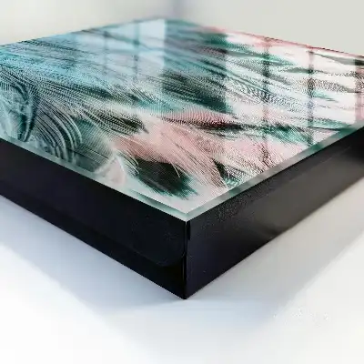 Pastellblaue und rosa Federn