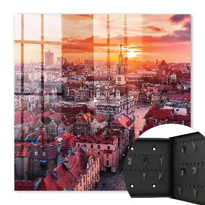 Sonnenuntergang über den Dächern historischer Gebäude