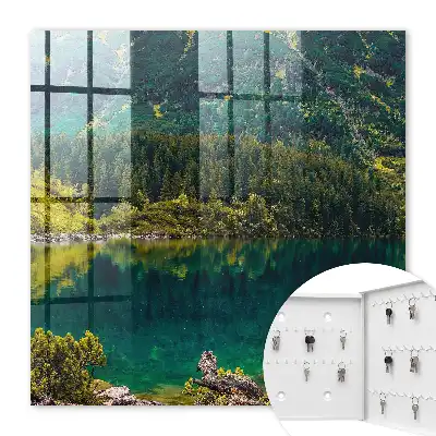 Bergidylle im grünen Wasser