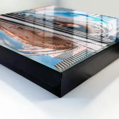 Eine urbane Spiegelung, die die Stadt widerspiegelt
